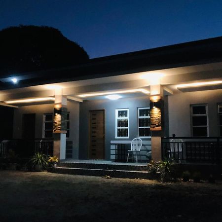Richville Little Boracay Guest House Calatagan Екстер'єр фото