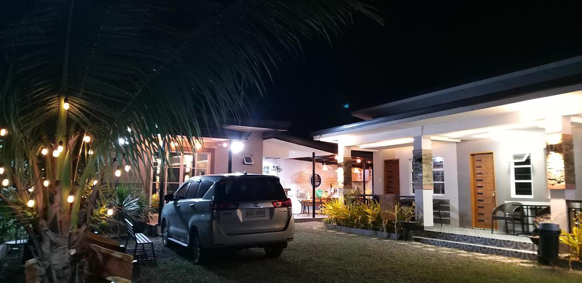 Richville Little Boracay Guest House Calatagan Екстер'єр фото