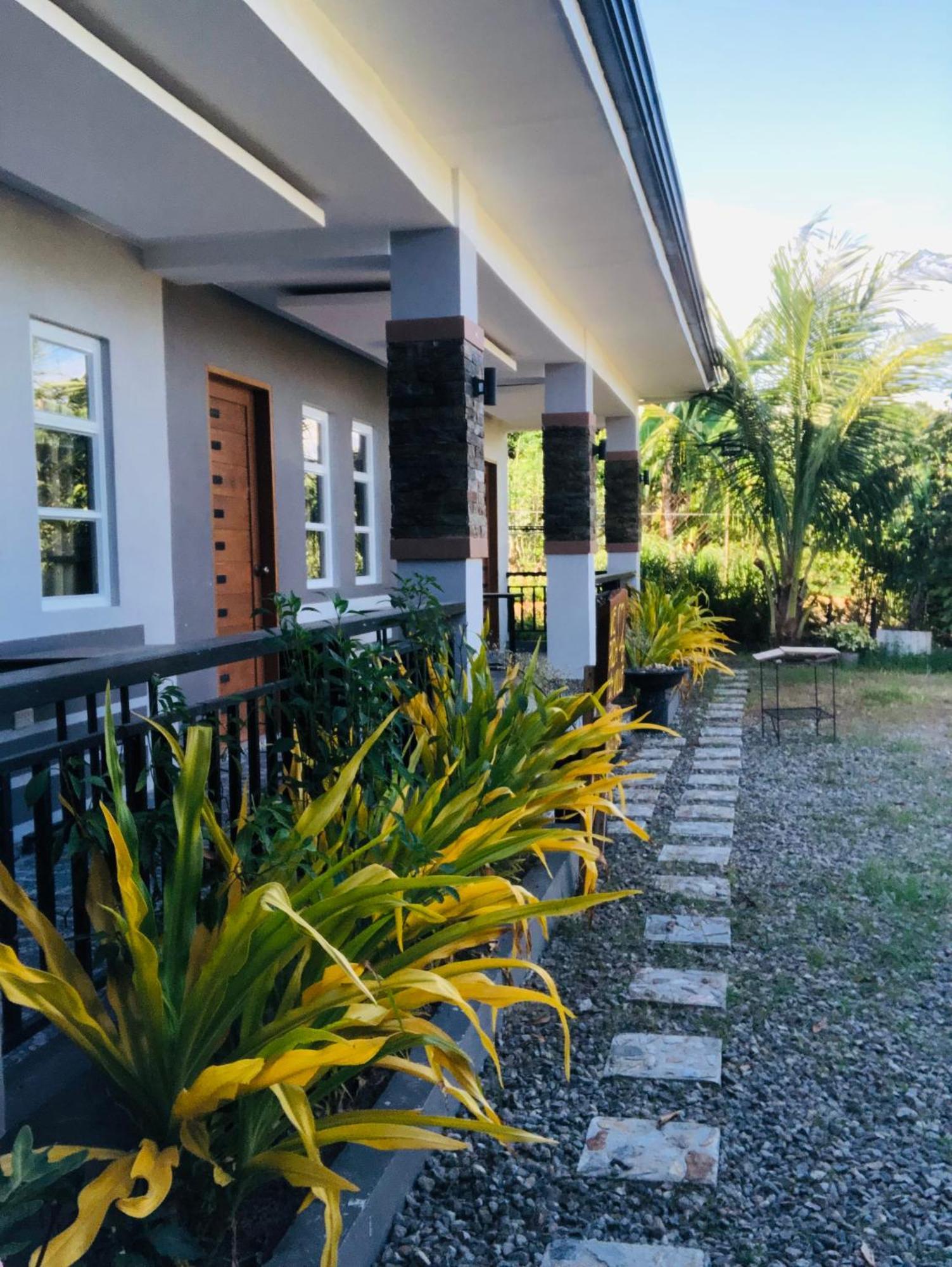 Richville Little Boracay Guest House Calatagan Екстер'єр фото